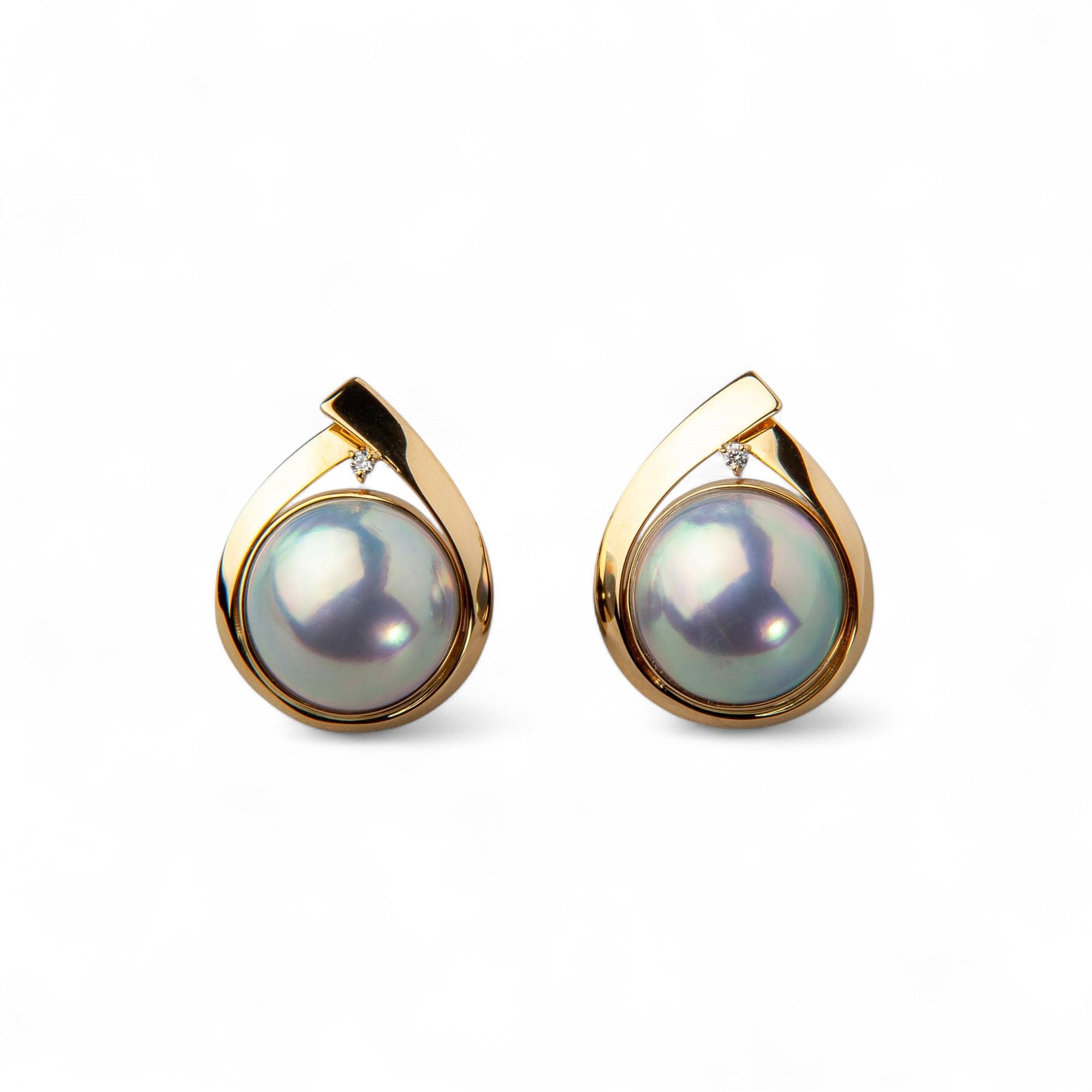 Mabe Pearl Earrings 11mmUP K18YG Aurora Blue