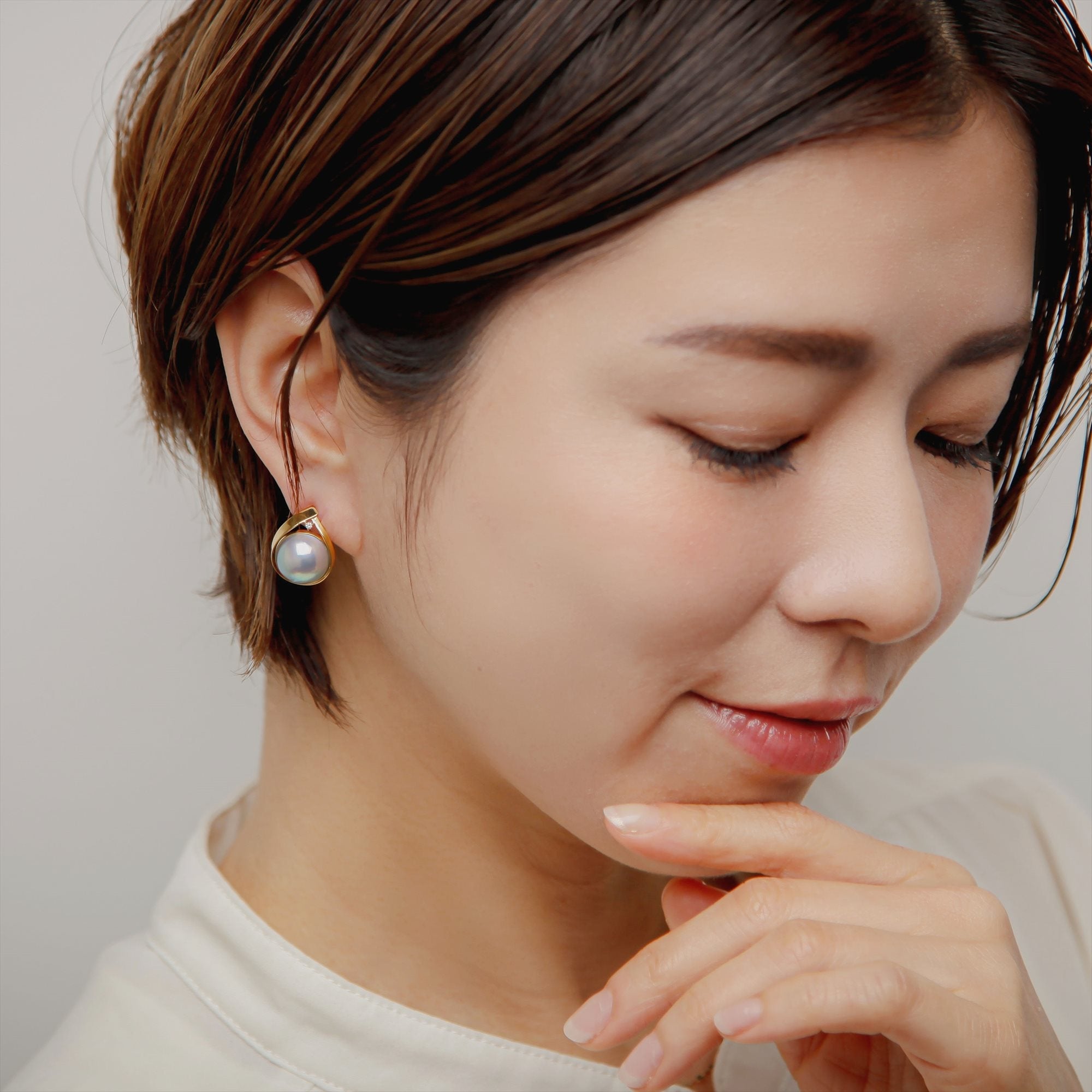 Mabe Pearl Earrings 11mmUP K18YG Aurora Blue