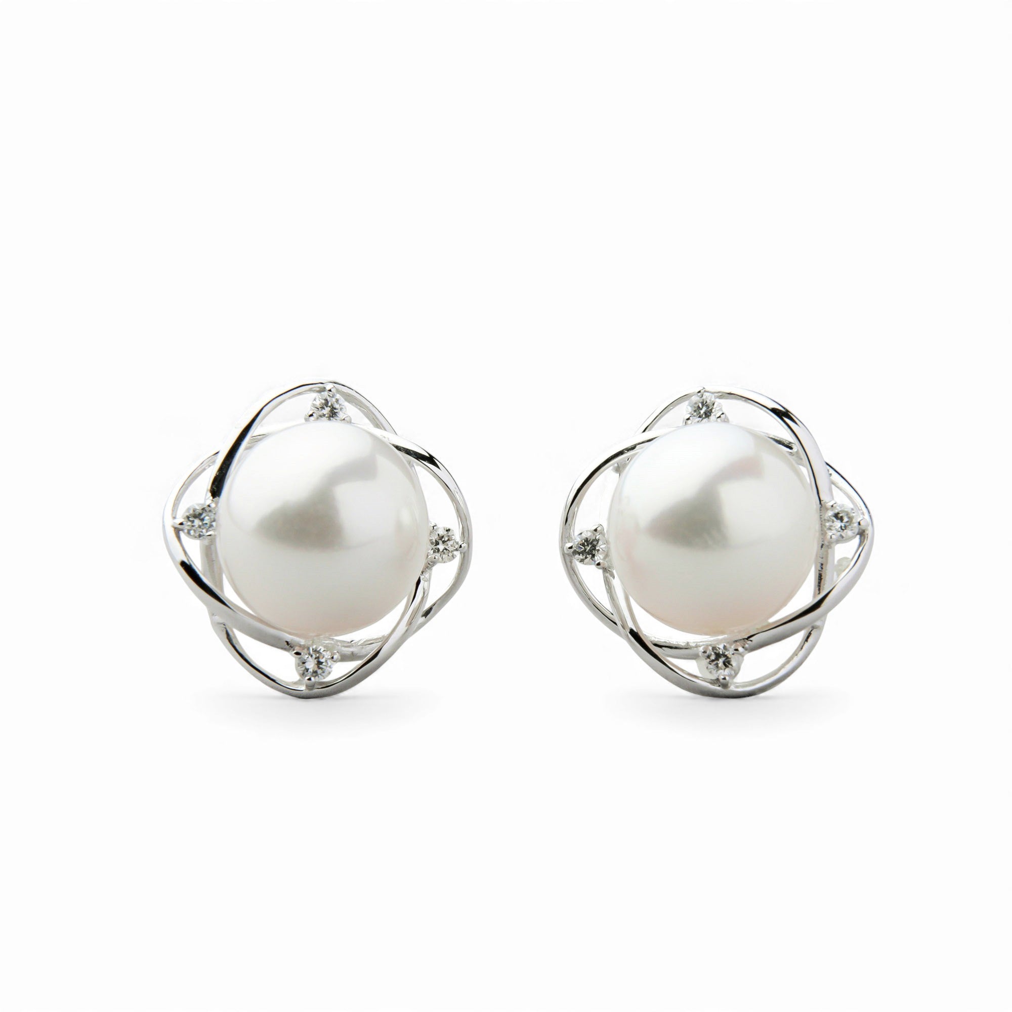 LUXE Akoya Pearl Earrings 8.5–9.0mm PT900/K18YG