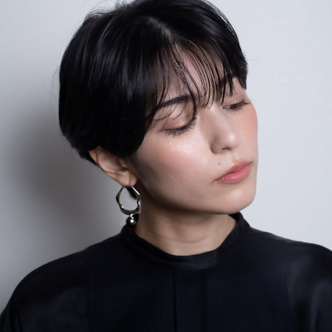 Marissa Earring Wave/Outside (Single) Tahitian Black Pearl 11mmUP K18WG/SV