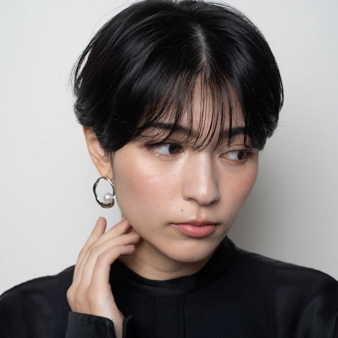 Marissa 耳环 波浪形 / 内侧(单耳)南海白珍珠 10 毫米 UP K18WG/SV
