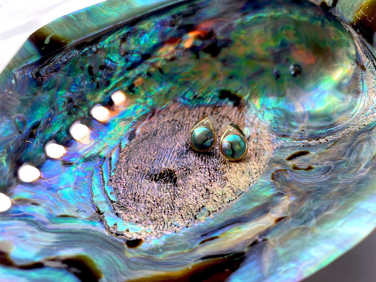 What Is an Abalone Pearl? Colors, Rarity, and Jewelry