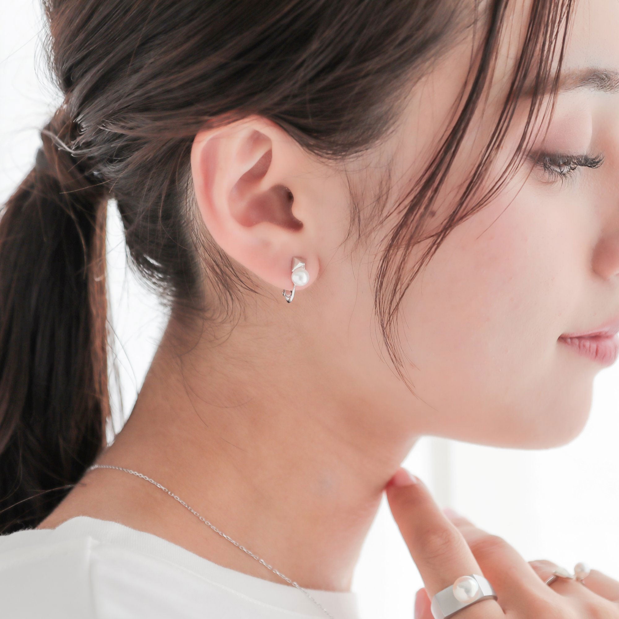 Carina Akoya Pearl Pyramid Earrings 5.5–6.0mm K10 White Gold