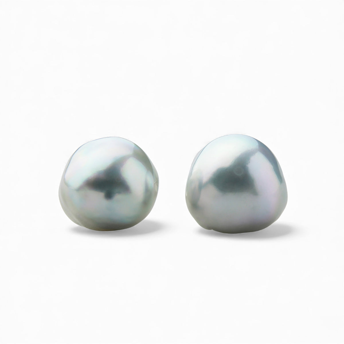 breeze Natural Color Akoya Pearl Pierced Earrings 11.0-11.5mm PT900