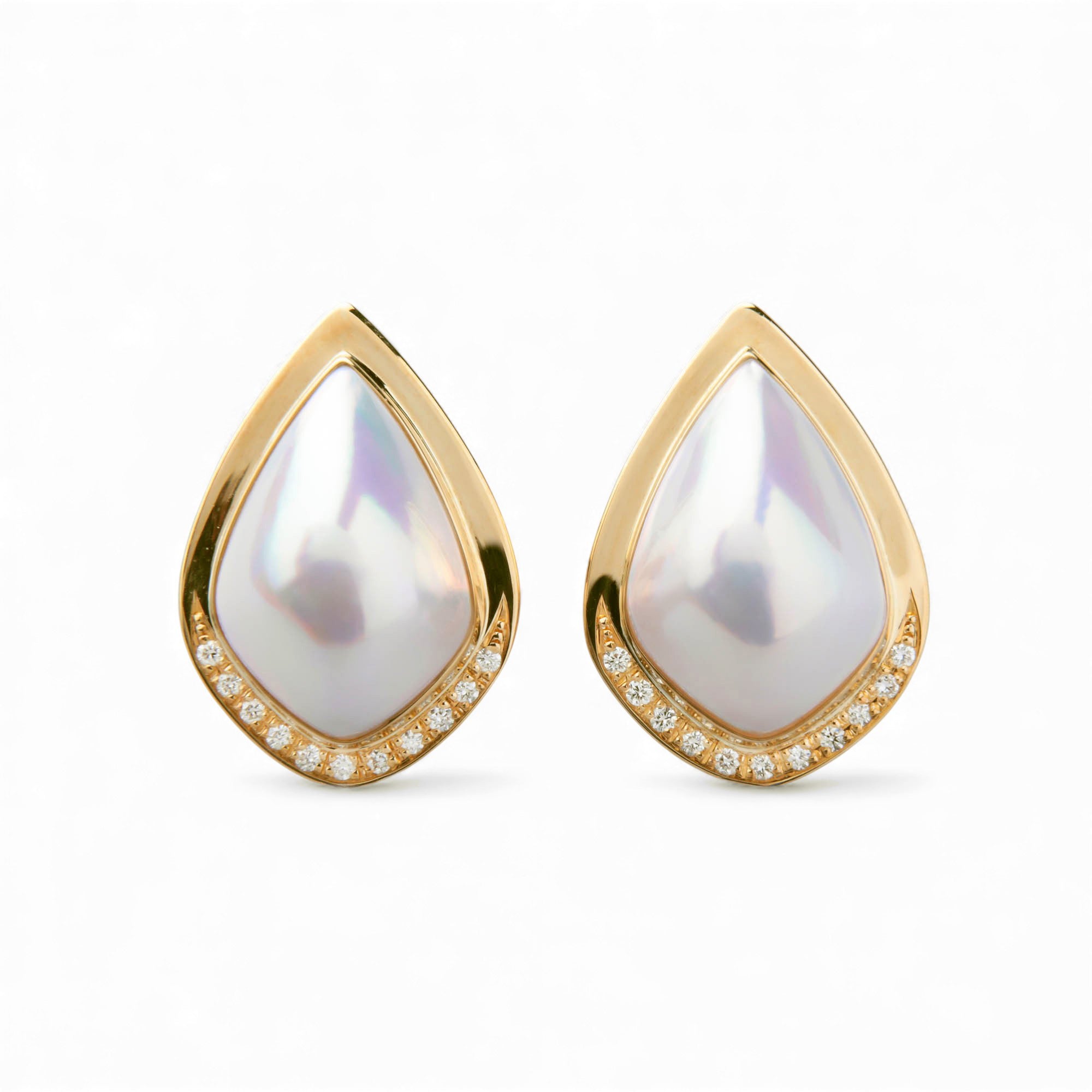 Mabe 珍珠耳環 – 水滴形 11mm+ K18YG 極光白
